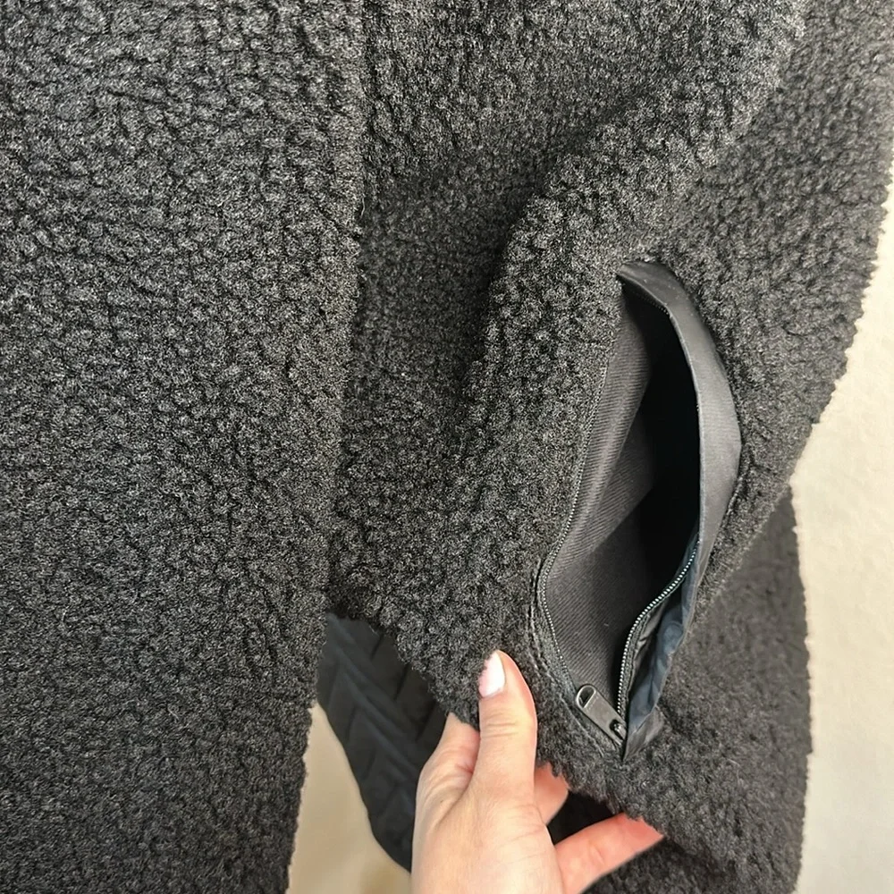 🆕 Athleta cozy Sherpa snap sweatshirt black size medium - Picture 5 of 12